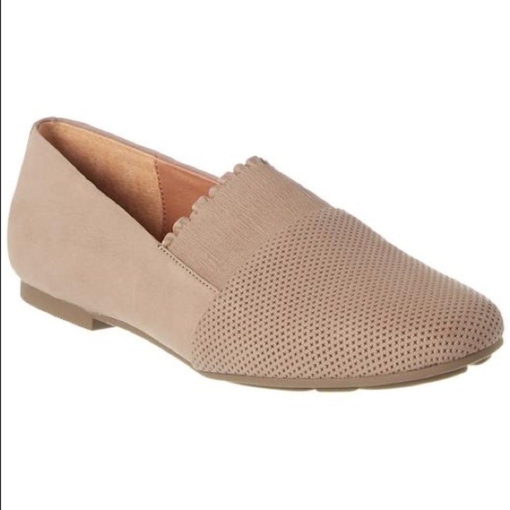 Gentle Souls Lilah Ruffle Flat Shoes in Mushroom